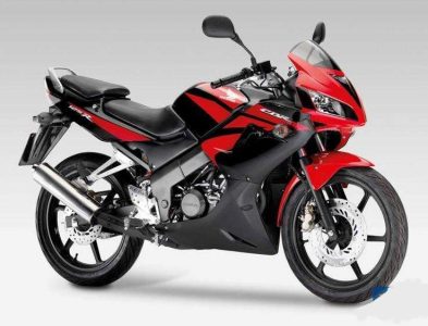 Honda CBR125R 04 1
